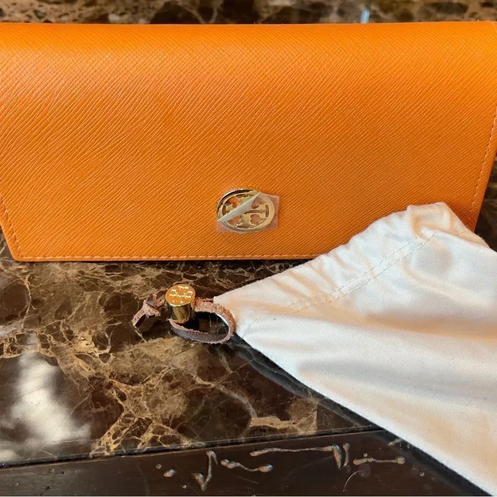 Tory Burch Orange 🍊 Case with Drawstring Bag!
